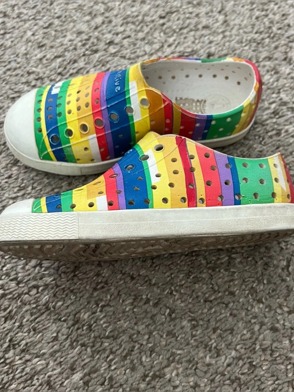 Native Kids Jefferson Slip-On Shoes in Rainbow Stripes Size 10